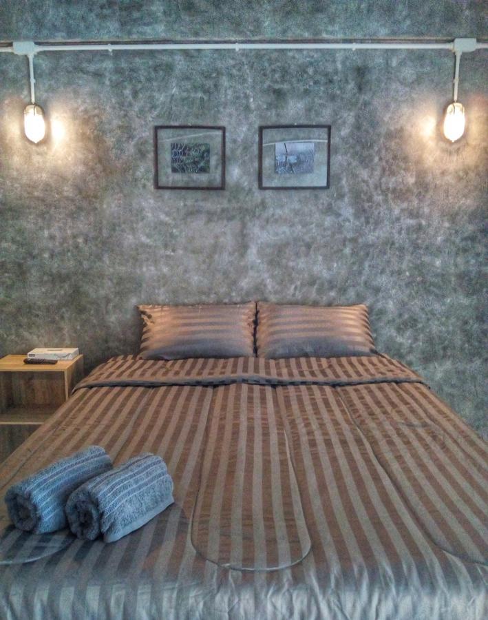 Hotel 4Hearts Loft House à Surat Thani Extérieur photo