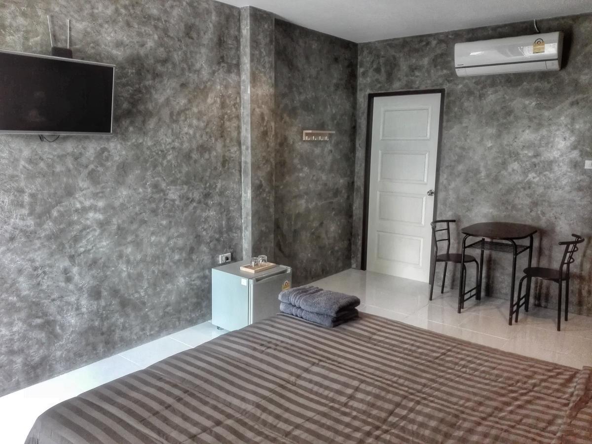 Hotel 4Hearts Loft House à Surat Thani Extérieur photo
