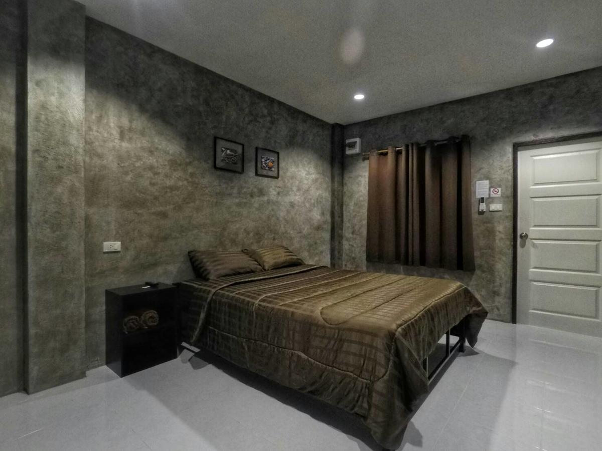 Hotel 4Hearts Loft House à Surat Thani Extérieur photo
